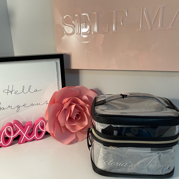 VICTORIAS SECRET 4 piece makeup travel bag set - Picture 2 of 4